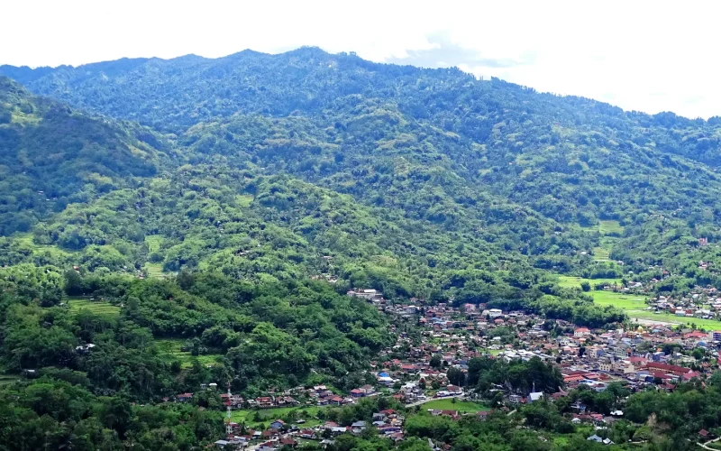 Highland ridge and winding approach to Buntu Burake above Makale, Tana Toraja